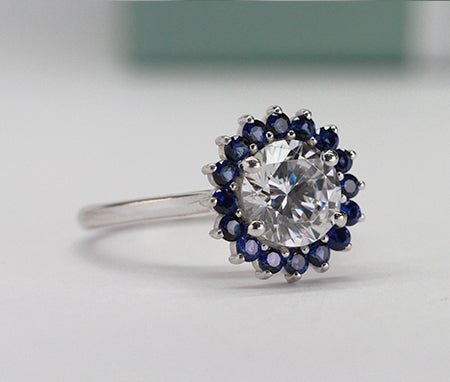 Dicentra Round Moissanite Bridal Set whitegold