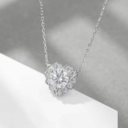 Nessa Moissanite Necklace whitegold